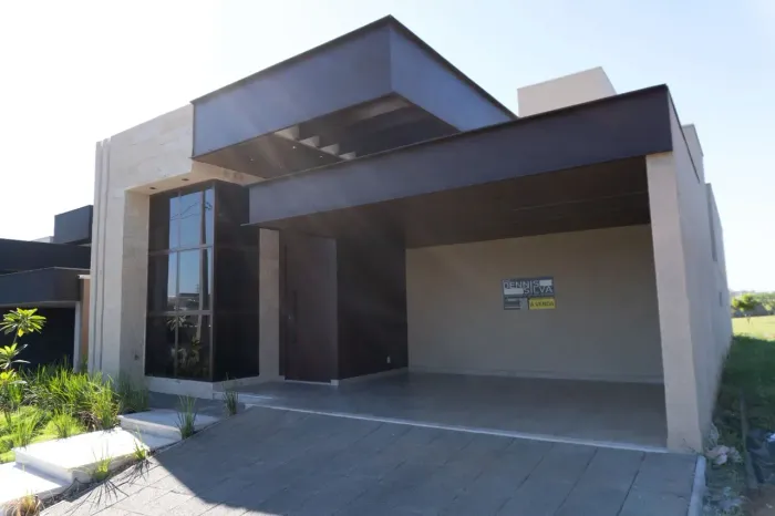 Linda ..Condomínio Village Provença ...venda possui 180 metros quadrados com 3 qua
