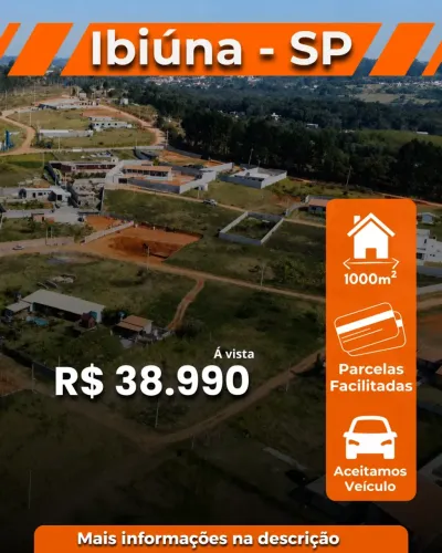 Um terreno amplo em uma região cercada pela natureza