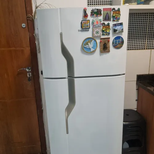 Geladeira electrolux 260L usada