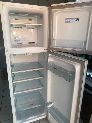 Geladeira Electrolux Frost Free 260L Funcionando Perfeitamente