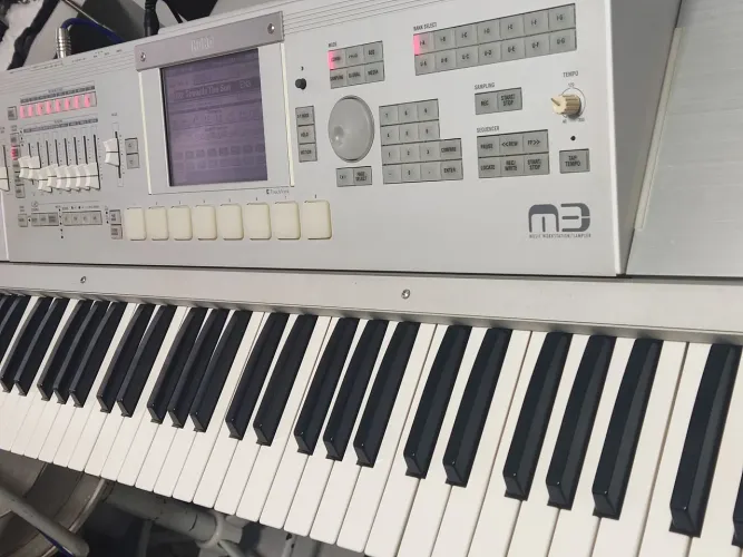 TECLADO KORG M3 73