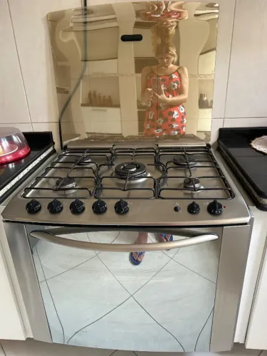 Fogão com cinco bocas inox com tampa espelhada