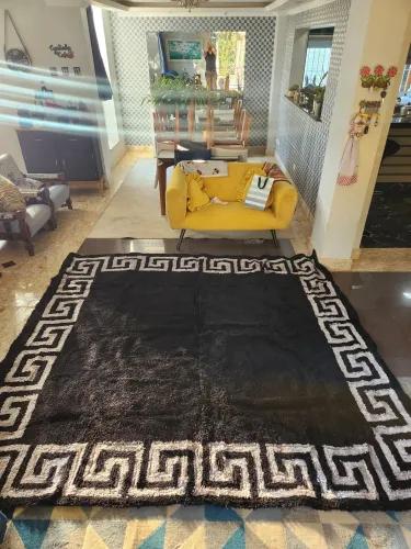 Tapete Shaggy Pêlo Alto Preto Com Estampa Grega Luxo