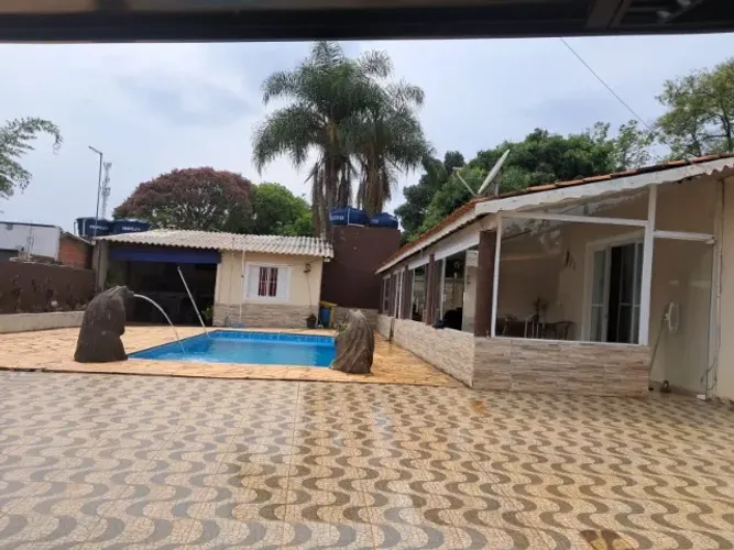 CHÁCARA PRONTA PARA CURTIR - PISCINA, CHURRASQUEIRA E ÓTIMA LOCALIZAÇÃO