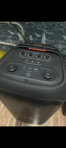 Caixa de som JBL 320 Semi nova só 7 meses de uso ainda na garantia