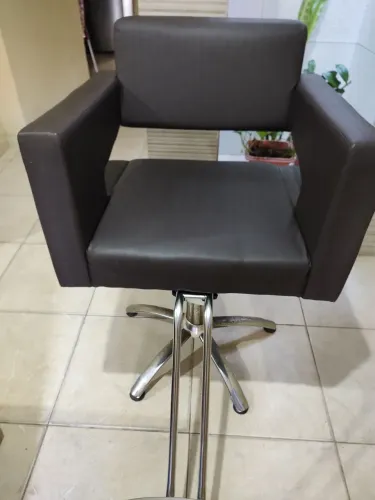 *Cadeira hidráulica para salão*