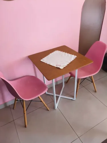 Mesa com 2 cadeiras 