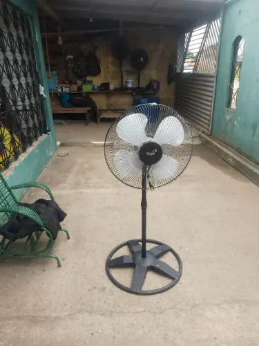 Venda de ventilador 127/220 volt ...MOD DE PE REGULÁVEL ..TOP...FORTE .. BARATO.