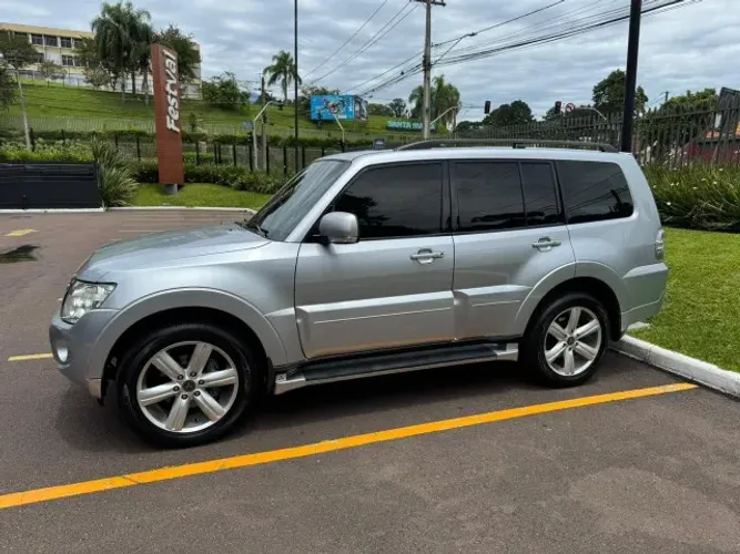 Mitsubishi Pajero HPE Full 3.2 4X4 T.i.dies. 5P AUT 2013