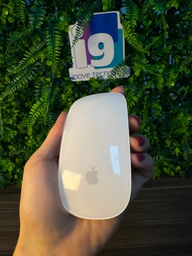 Magic Mouse Apple Cor branco e prata A1657
