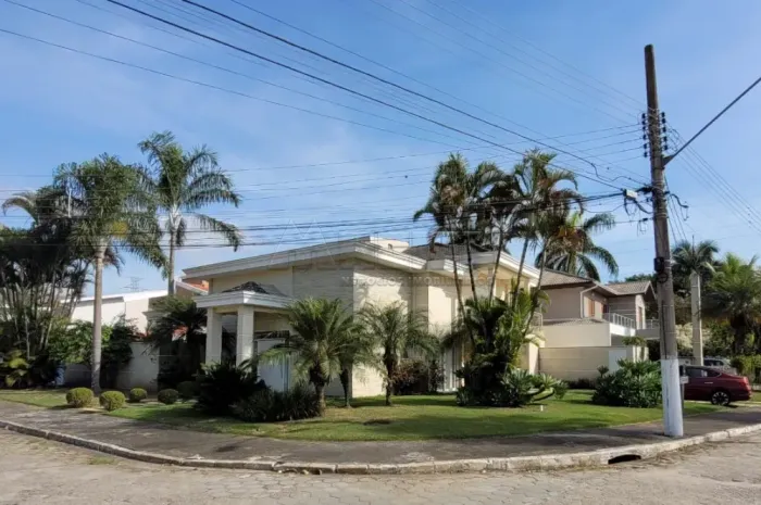 Casa no condomínio Esplanada do Sol