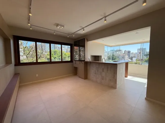 Apartamento com 3 dormitórios com 105 m² privativos todo modernizado no Bairro Mont'Serrat