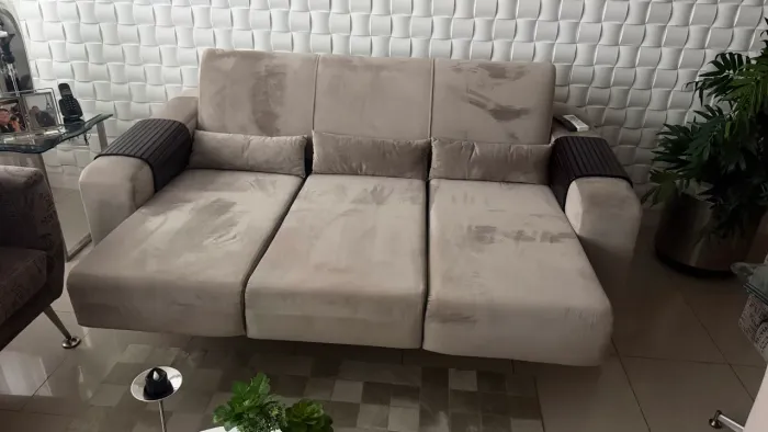 Sofá retrátil três lugares