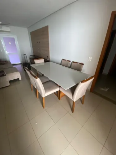 Mesa de jantar impecável