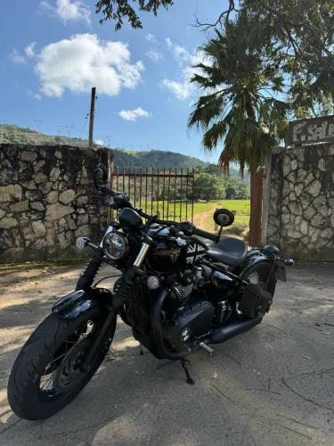Triumph bobber black 1.200 troco Harley touring m8