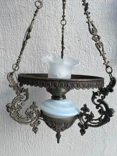 Lustre antigo em bronze com cupula de vidro