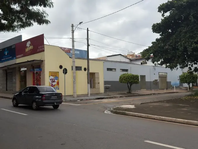 Casa para venda tem 345 metros quadrados com 3 quartos
