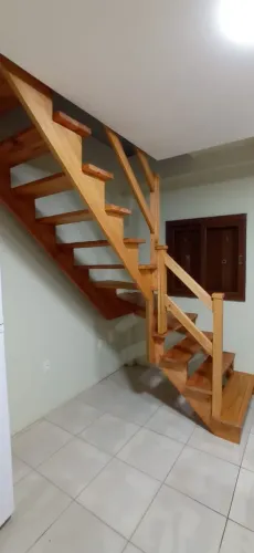Escadas madeira 