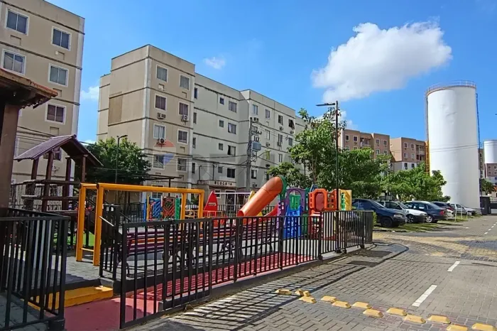 Apartamento Semi-Mobiliado, Porcelanato e Lazer de Clube na Pavuna
