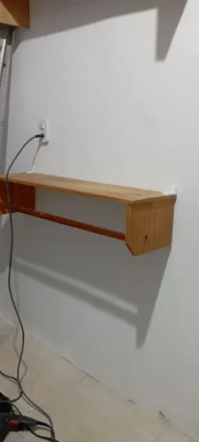 Prateleira de madeira de 1 metro