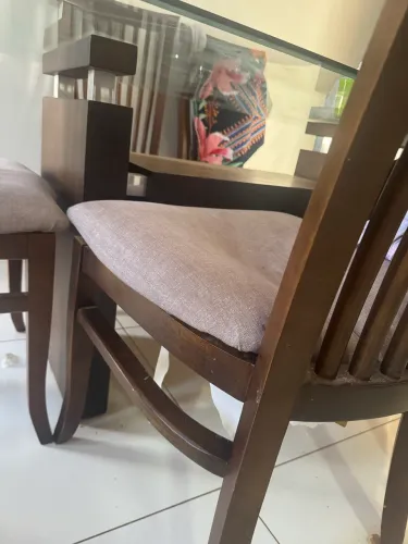 Vendo mesa de jantar em madeira