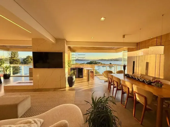 Apartamento frente mar com 5 dormitórios no Abraão