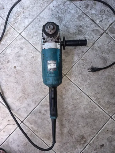 Lixadeira angular makita