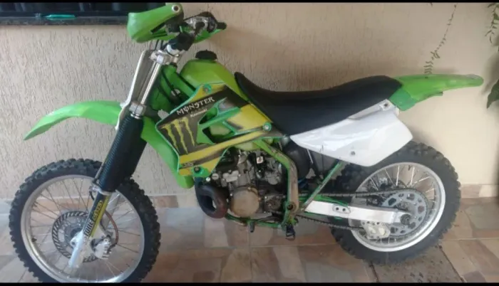 Kawasaki de trilha