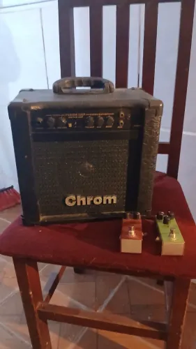 Cubo para guitarra chrom + 2 pedais overdrive e choras True by pass
