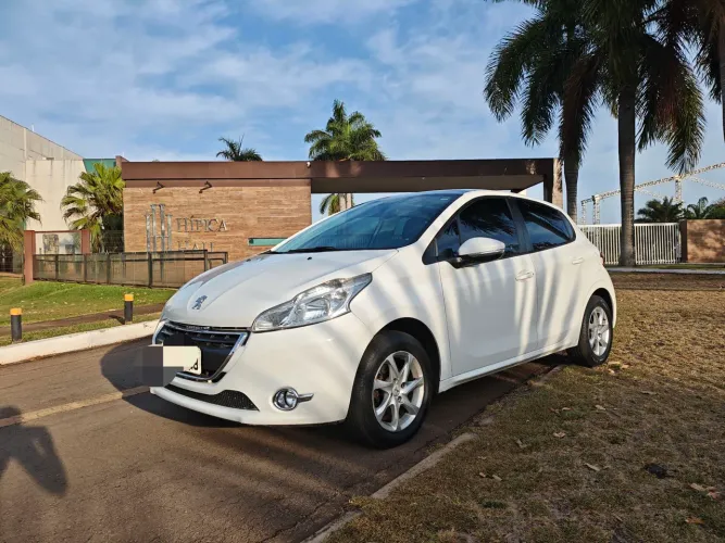 Peugeot 208 Allure 1.5 Flex 8V 5P 2014