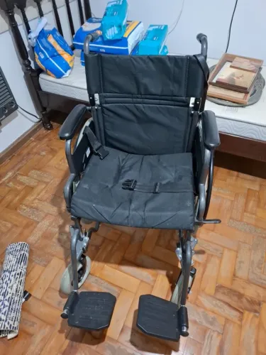 CADEIRA DE RODAS DOBRÁVEL