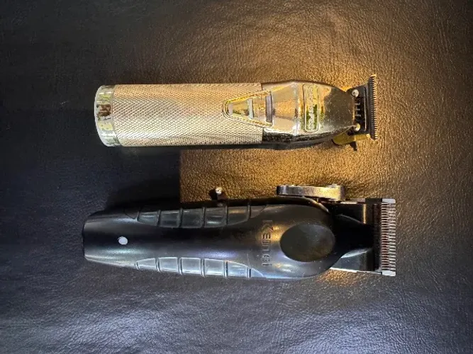 Maquina Babyliss Pro (bivolt) + máquina de acabamento kemei + Kemei Maquina De Acabamento