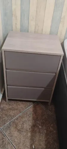 Vendo criado mudo com 3 gavetas 