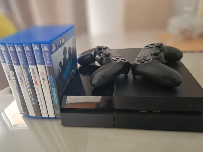 PLAYSTATION 4 + 7 JOGOS + 2 CONTROLES 