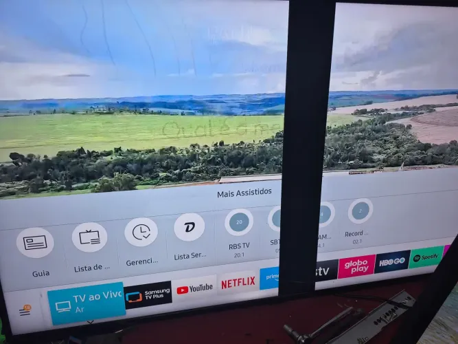 Tv Smart 50 Samsung com defeito lista no meio da tela 
