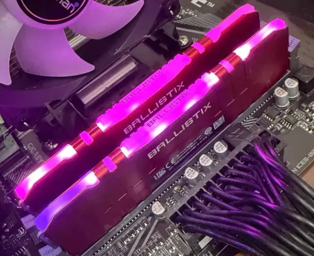 Kit Memórias DDR4 32gb(2x16) 3600MHZ Crucial Ballistix  RGB- Loja física