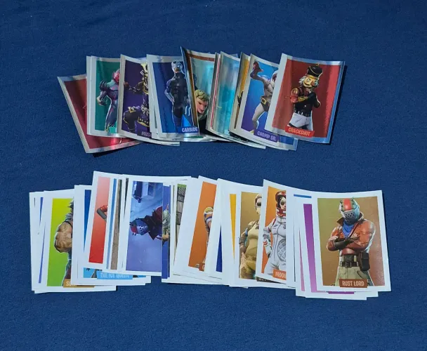 52 figurinhas fortnite