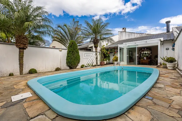 SOBRADO COM PISCINA