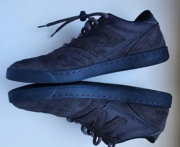 Tênis New Balance NB Numeric 440 V2 cinza chumbo <br><br><br>