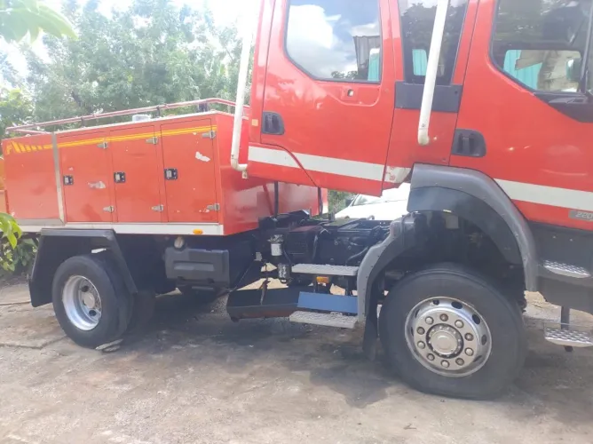 Sucata Baixada de Caminhão Combate a Incêndio 