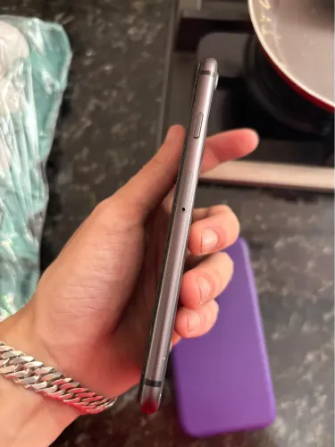 Vende-se IPhone 8