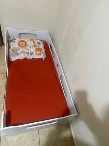Cama Infantil Montessoriana Branca com Proteção Lateral