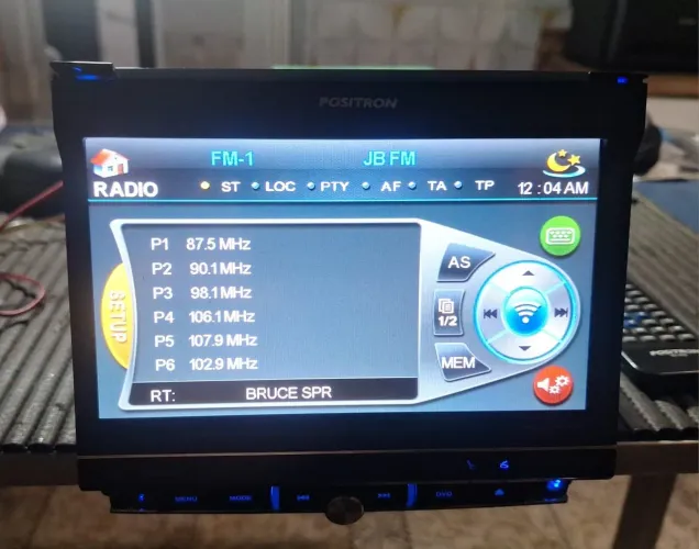 Radio de carro para quem conserta alguns funcionando