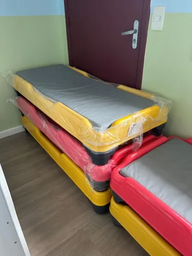 (05) Caminhas empilháveis <br>R$ 350,00 cada