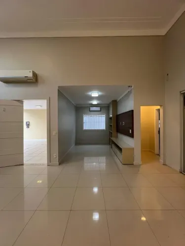 Casa em Condomínio Fechado Alto Padrão na Avenida Mário Andreazza - Condomínio Interlagos