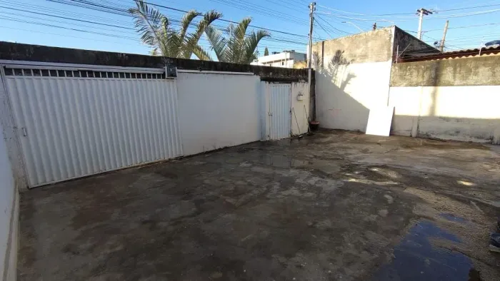 Casa com 2 Quartos, 3 Banheiros, Churrasqueira e 3 Vagas - Próxima à BR-040