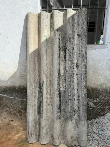 16 telhas usadas de fibrocimento - tamanhos variados - Curado II - R$ 250