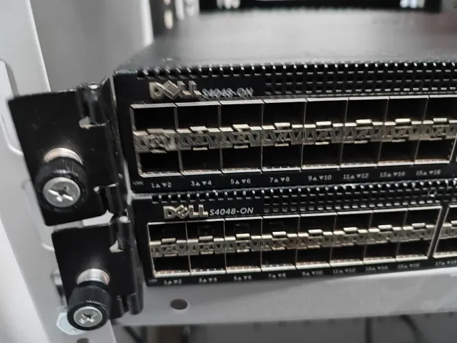 Dell S4048-ON 48x 10Gb + 6x 40Gb com 5 Cabos AOC Dell 10Gb - Datacenter