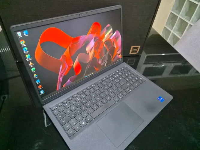 Notebook Dell Inspiron 3520 / i7 12ª Geração / 12Gb / SSDD 256