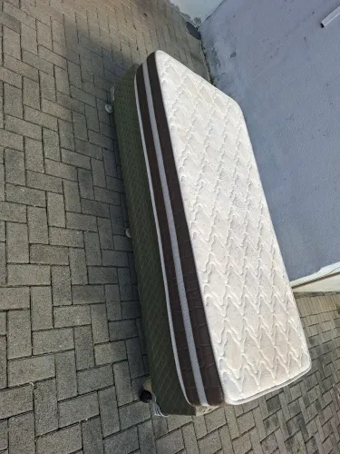 VENDEM-SE CAMAS DE SOLTEIRO